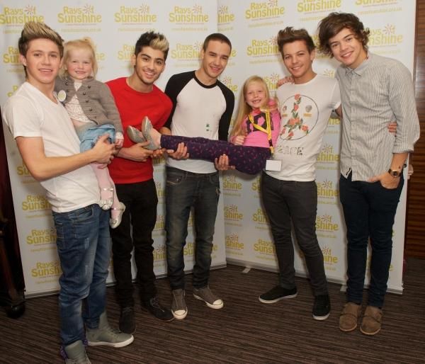 Meet  Direction on Brave Ellie And Lily Meet One Direction  From Gazette