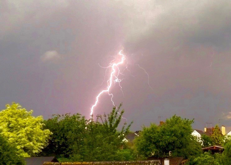 IN PICTURES: Weather watcher Shantelle on how best to snap lightning and her Essex storm chasing adventure - Gazette