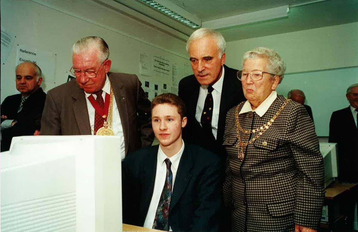 Mayor Lesley Sandford at CRGS with headmaster Stewart Francis and pupil James Clements - November 1996