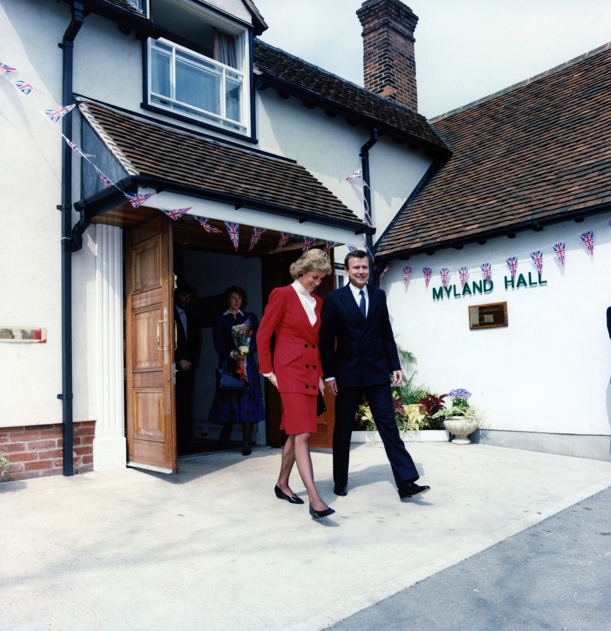 Guided tour - Princess Diana with hospice chairman Christopher Holmes, outside the hospice building