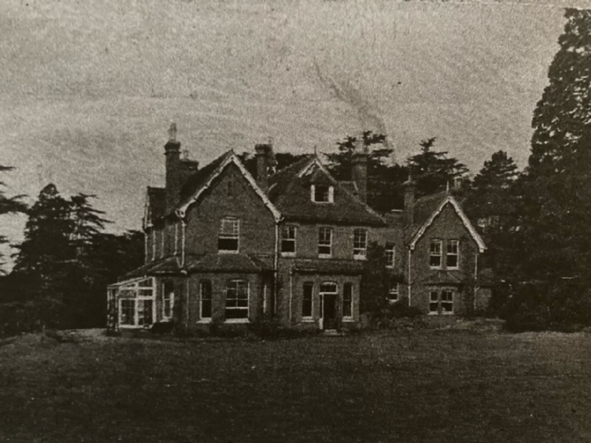 As it once looked - The Scarletts. This original house image was taken from the sale catalogue from 1947