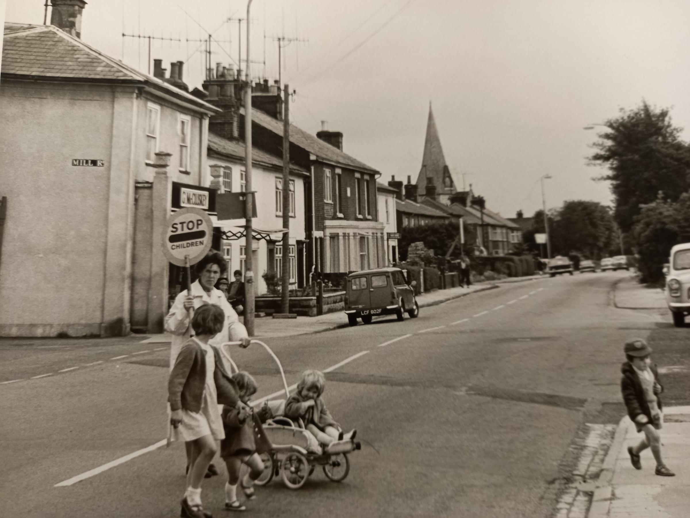 Children cross the road in Mile End back in 1969