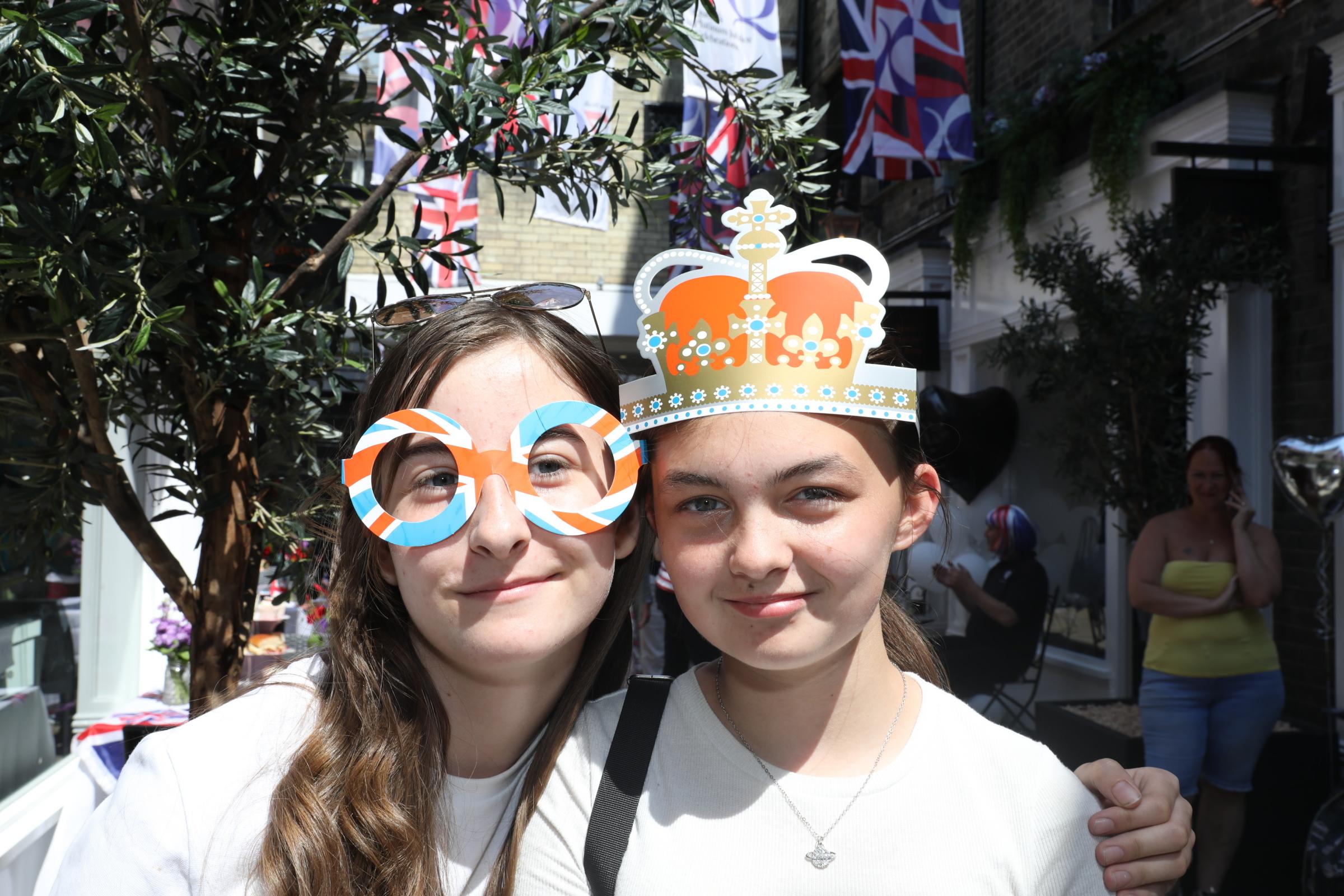 Pictures: Hundreds crowd Colchester's Red Lion shopping centre for jubilee - Vimarsana News