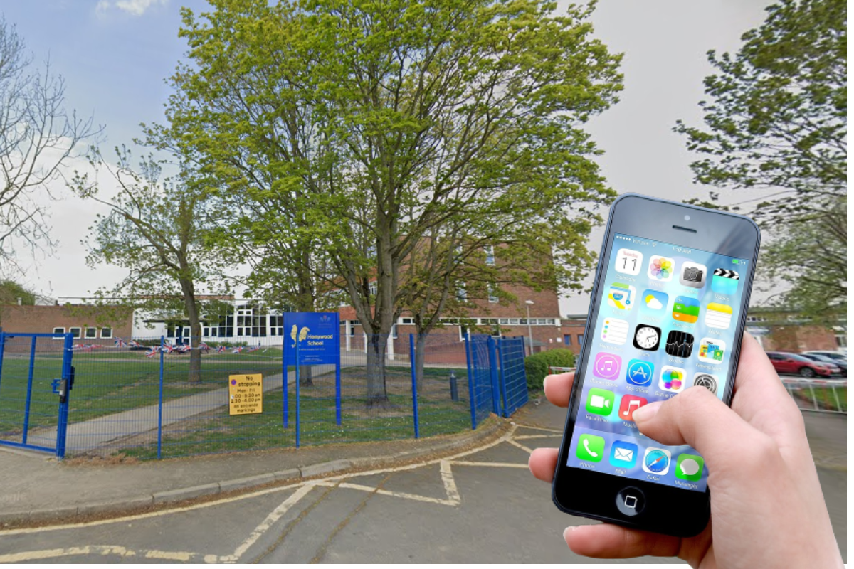 Honywood School Coggeshall announces mobile phone ban - Vimarsana News