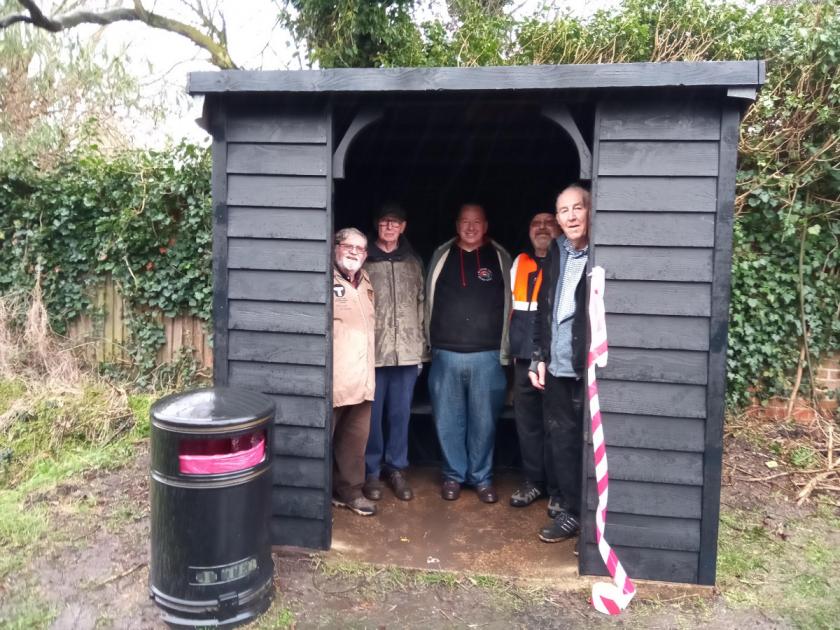 North Colchester Men's Shed builds bus shelter in Salcott | Gazette 